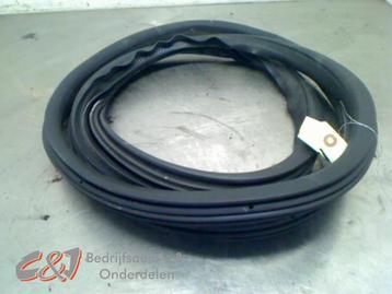 Portierrubber 2Deurs rechts van een Peugeot Partner beschikbaar voor biedingen