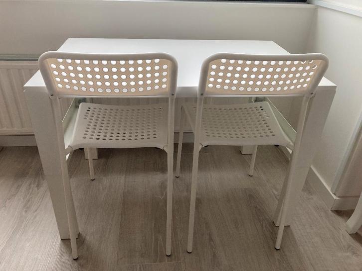 Verstelbare kindertafel met 2 stuks stoeltjes (wit), Kinderen en Baby's, Kinderkamer | Tafels en Stoelen, Gebruikt, Tafel(s) en Stoel(en)