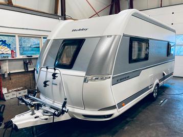 Hobby 495 UL de Luxe IC Silverline met enkele bedden.