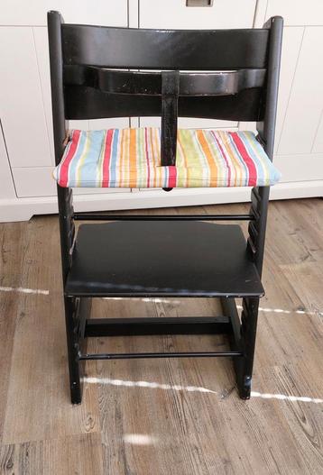 zwarte Stokke Tripp Trapp stoel incl beugel en kussentje beschikbaar voor biedingen