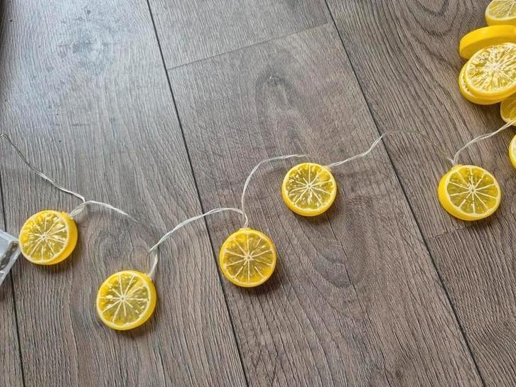 Lichtslinger citroen, een vrolijke decoratie!, Tuin en Terras, Buitenverlichting, Nieuw, Led-strip, Minder dan 50 watt, Batterij