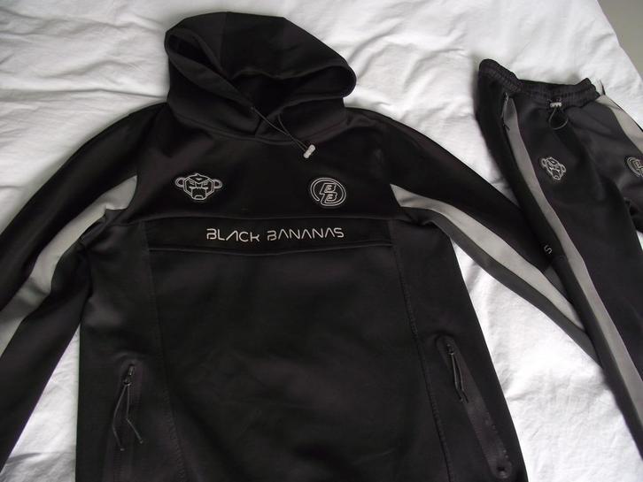 zwart trainingspak Black Bananas grijs streep relaxpak S 176, Kinderen en Baby's, Kinderkleding | Maat 176, Zo goed als nieuw