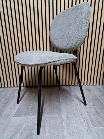 Boucle eetkamerstoelen  beschikbaar voor biedingen