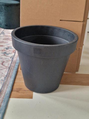 Grote zwarte plantenpot - 44x48cm beschikbaar voor biedingen