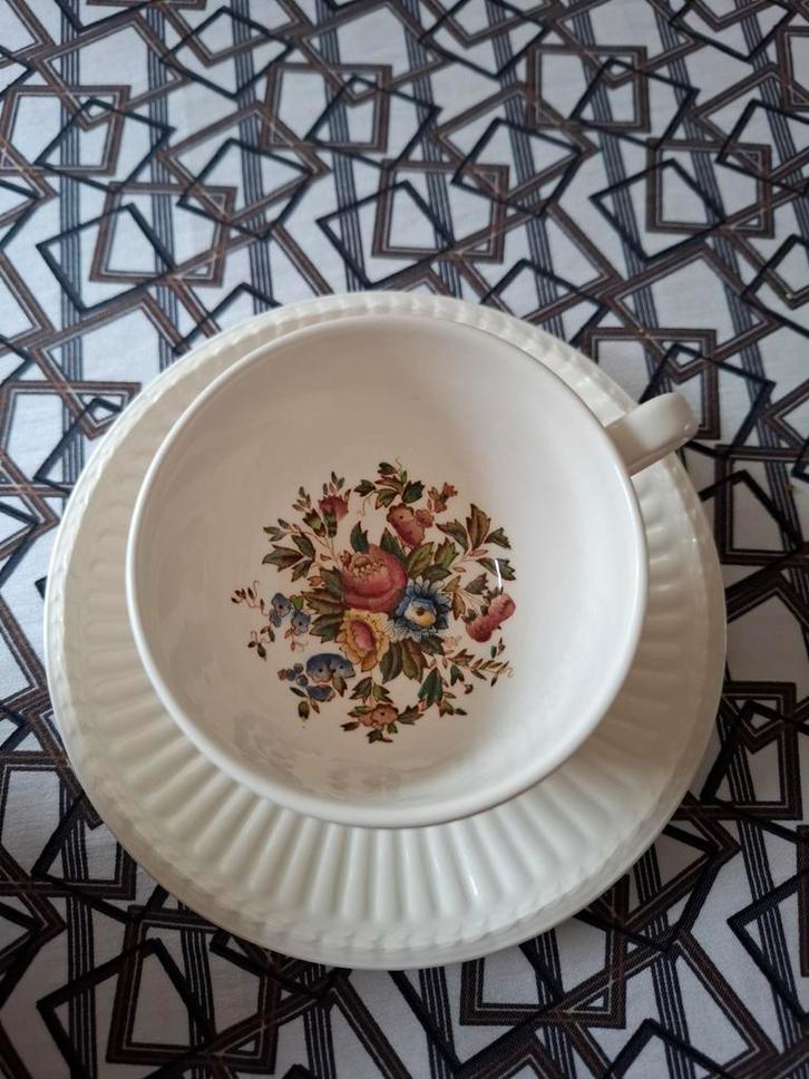 Wedgwood Conway Kop en Schotel, Huis en Inrichting, Keuken | Servies, Zo goed als nieuw, Kop(pen) en/of Schotel(s), Wedgwood, Porselein