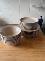 Ikea beige servies set, Huis en Inrichting, Keuken | Servies, Ophalen, Overige stijlen, Bord(en)