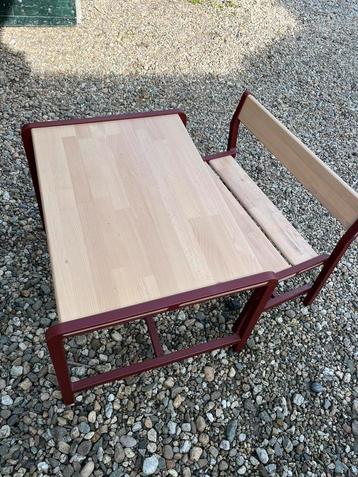 Leuk tafel/bureau en bankje voor kinderen beschikbaar voor biedingen