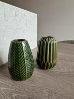 2 kleine groene vaasjes, Ophalen of Verzenden, Minder dan 50 cm, Groen, Glas