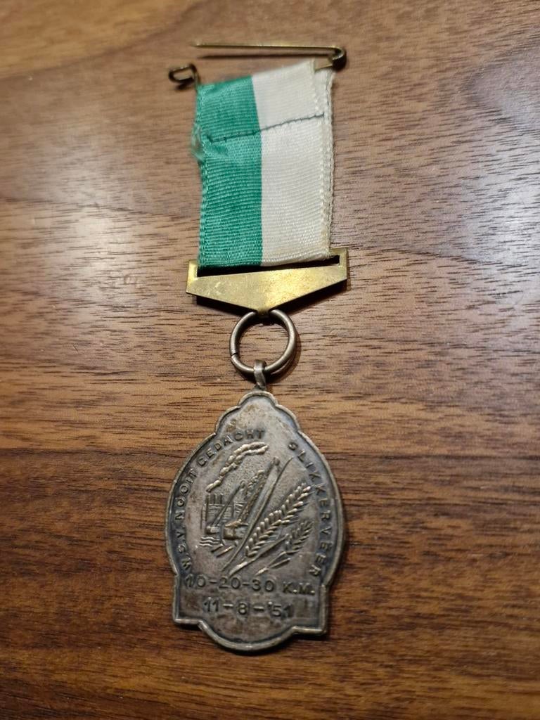 132 Oude  Medaille W.S.V Nooit Gedacht Slikkervee3 1951, Ophalen of Verzenden