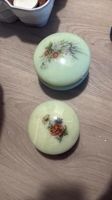 2 Vintage Italian Genuine Alabaster Trinket Box  Hand beschikbaar voor biedingen