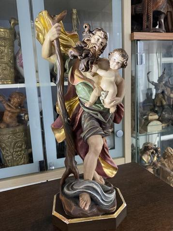 15 prachtige religieuze houten beelden beschikbaar voor biedingen