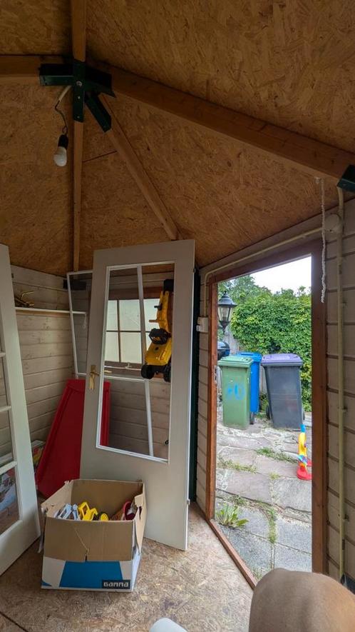 Tuinhuis. Klushuis. Van binnen goed en een goed dak!, Tuin en Terras, Tuinhuizen, Gebruikt, Hout, 200 tot 400 cm, Ophalen
