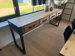 Sidetable zwart staal met hout, Huis en Inrichting, Tafels | Sidetables, Ophalen, 200 cm of meer, Zo goed als nieuw, 25 tot 50 cm