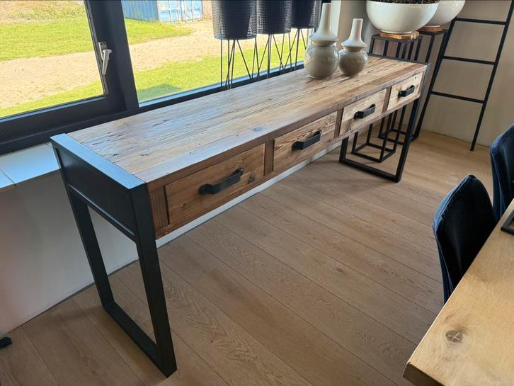 Sidetable zwart staal met hout, Huis en Inrichting, Tafels | Sidetables, Zo goed als nieuw, 25 tot 50 cm, 200 cm of meer, Rechthoekig