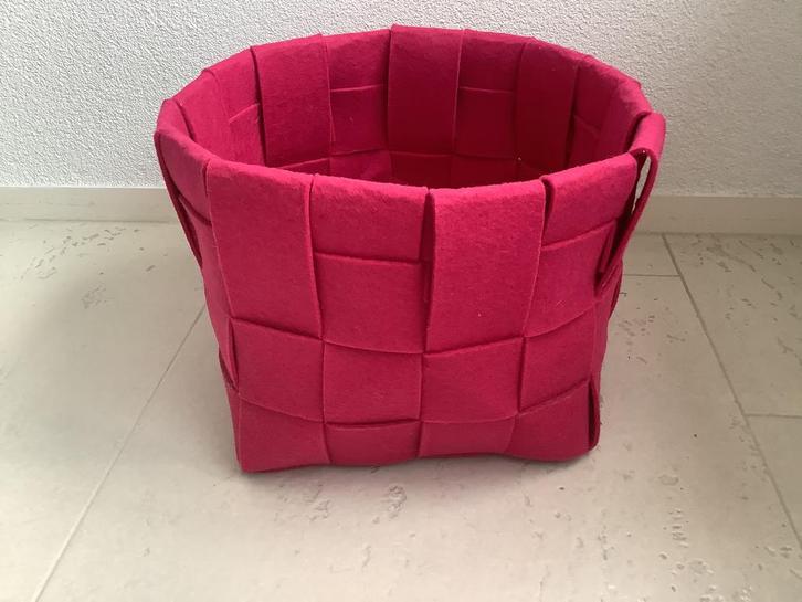 Roze stoffen vilten mand opbergmand vilt gevlochten, Huis en Inrichting, Woonaccessoires | Schalen en Manden, Rond, Overige materialen