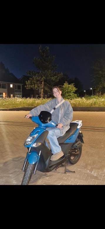 Kymco agility city 50 16 inch geel kenteken scooter beschikbaar voor biedingen
