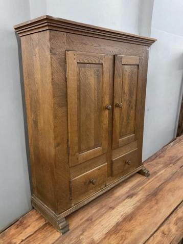 Vintage eikenhouten kledingkast beschikbaar voor biedingen