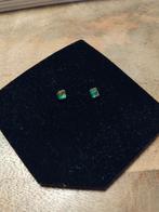 Zilveren oorbellen piramide gekleurd glas nieuwstaat! 🎄🎁, Met kristal, Nieuw, Ophalen of Verzenden, Knopjes of Stekers