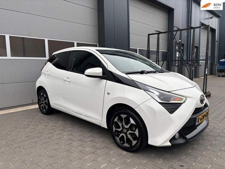 Toyota Aygo 1.0 VVT-i x-play 5drs|Automaat|Airco|Navigatiesc, Auto's, Toyota, Bedrijf, Te koop, Aygo, ABS, Achteruitrijcamera