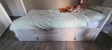 Supermooi bed met uitschuifbaar bed beschikbaar voor biedingen