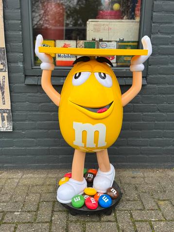 M&M's Reclame Figuur met Dienblad beschikbaar voor biedingen