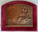 Antieke bronzen plaquette man en vrouw zitten op een bank, Ophalen of Verzenden, Brons
