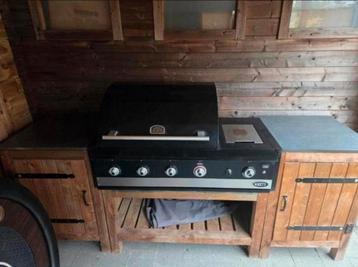 Prachtige buitenkeuken met Boretti Gas en houtskool! Compl. beschikbaar voor biedingen