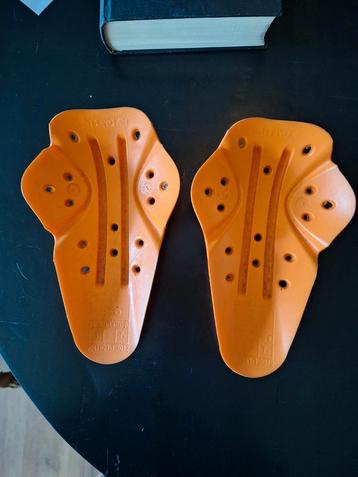 T5 EVO Pro X  knie beschermers beschikbaar voor biedingen