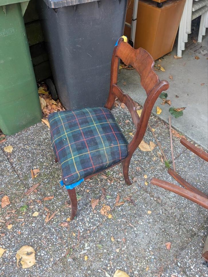 Gratis: 5 antieke stoelen, Antiek en Kunst, Antiek | Meubels | Stoelen en Banken, Ophalen