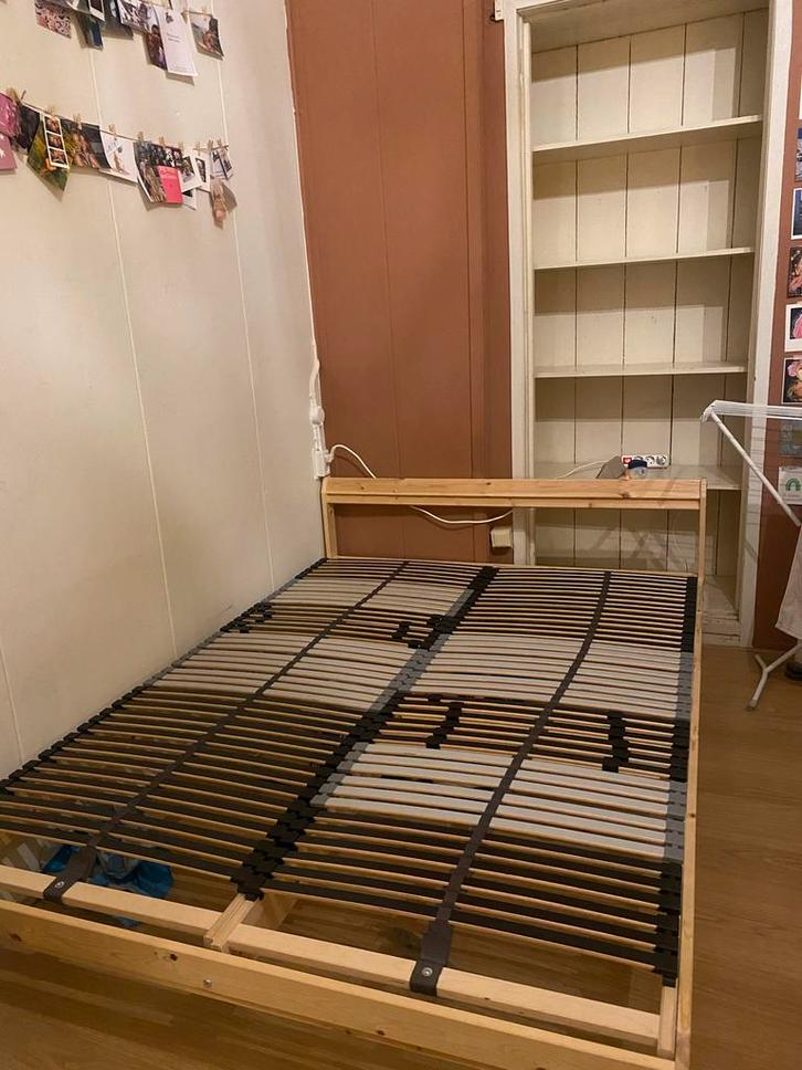 Ikea bedframe met lattenbodem, Huis en Inrichting, Slaapkamer | Bedden, Zo goed als nieuw, Tweepersoons, 140 cm, 200 cm, Hout