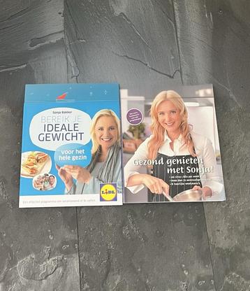 2 Sonja Bakker boeken. Zgan. t.e.a.b. beschikbaar voor biedingen