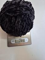 Velvet yarn - Alison, Ophalen of Verzenden, Zo goed als nieuw, Breien of Haken, Wol of Garen