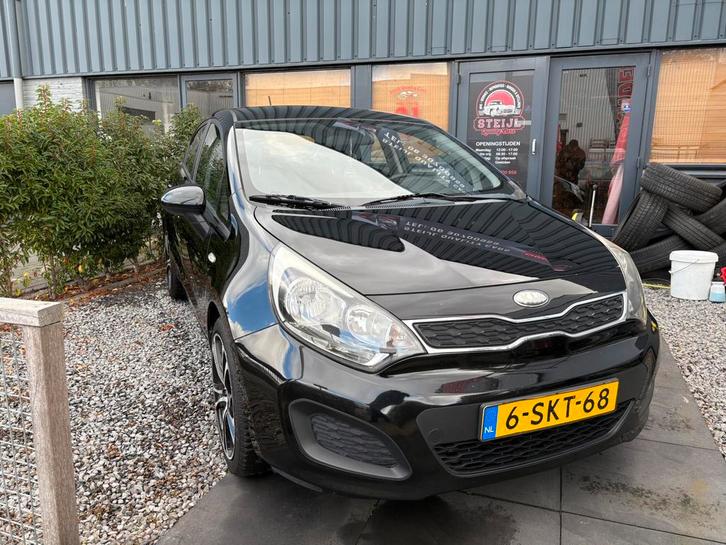 Kia Rio 1.2 I 5DRS 2013 Zwart, Auto's, Kia, Particulier, ABS, Airbags, Airconditioning, Bluetooth, Boordcomputer, Centrale vergrendeling