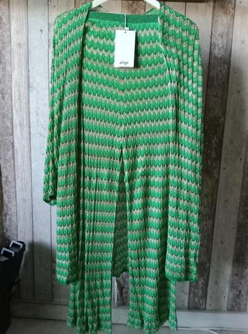 An'ge set broek en vest.  beschikbaar voor biedingen