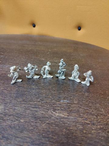 Vintage Lood/Tinnen Miniatuur Clowns Beeldjes Set (8 stuks) beschikbaar voor biedingen