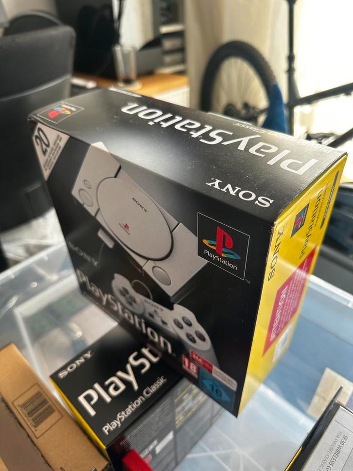 SEALED PlayStation 1 classic mini, Spelcomputers en Games, Spelcomputers | Sony PlayStation 1, Zo goed als nieuw, Met 1 controller
