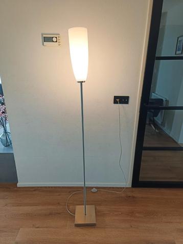 Vloerlamp ca 170cm hoog beschikbaar voor biedingen