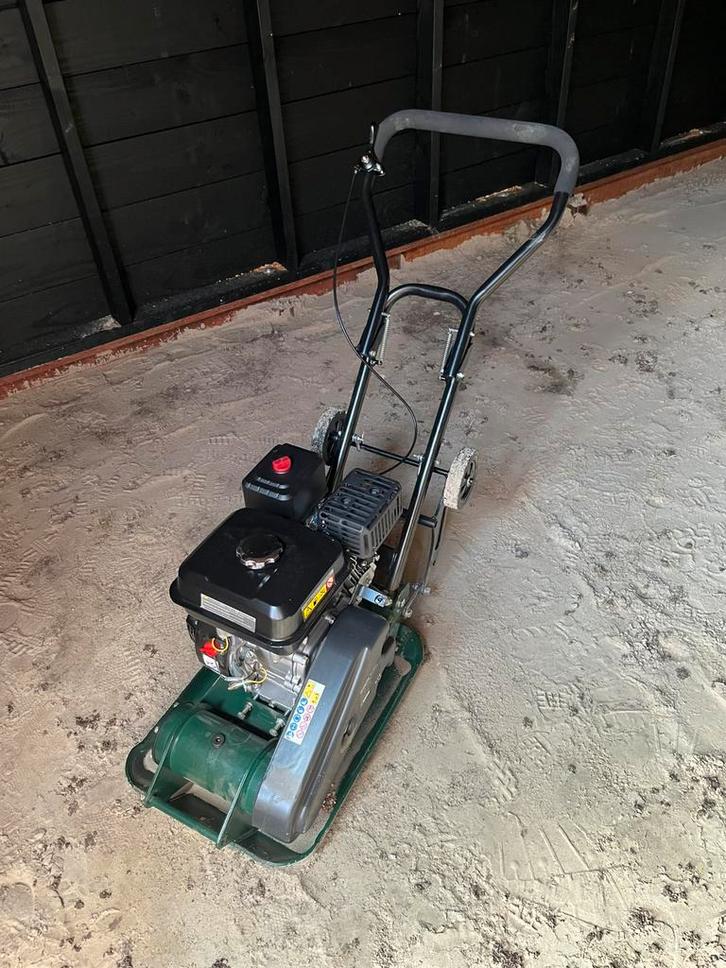 Trilplaat te huur, Tuin en Terras, Grasmaaiers, Zo goed als nieuw, 50 cm of meer, Cirkelmaaier, Ophalen