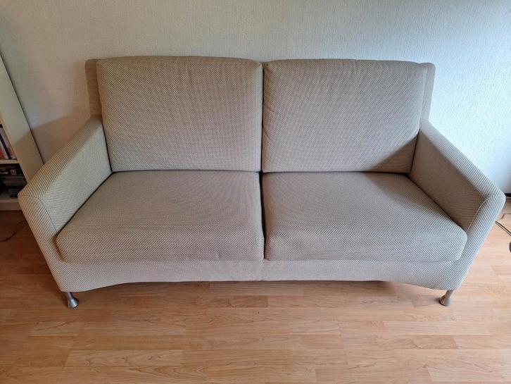 Leolux tweezitter bank beige paian, Huis en Inrichting, Banken | Bankstellen, Gebruikt, Rechte bank, Tweepersoons, 150 tot 200 cm