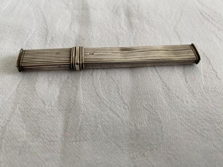 Antieke zilveren naaldenkoker geribd, Nederland ca. 1840., Antiek en Kunst, Antiek | Goud en Zilver, Zilver, Ophalen of Verzenden