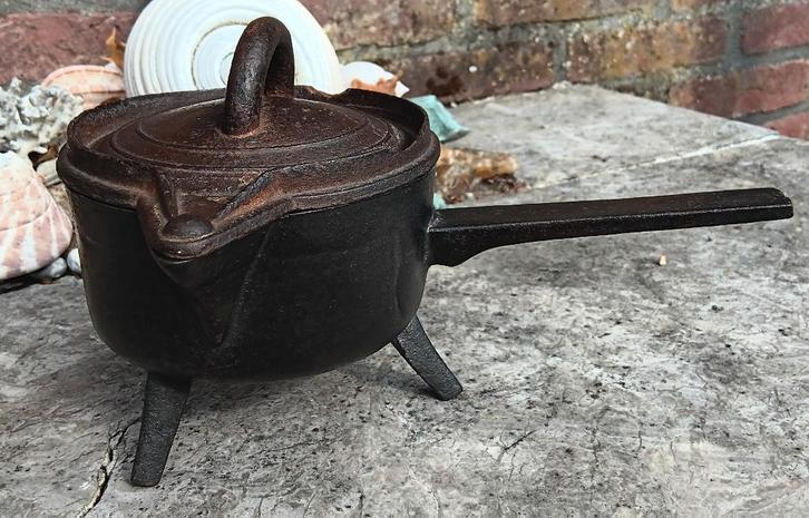 Antiek gietijzeren heksenpot met deksel doufeu stijl (G297), Huis en Inrichting, Keuken | Potten en Pannen, Gebruikt, Kookpan of Snelkookpan