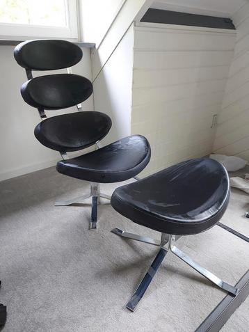 Design stoel met voetenbank beschikbaar voor biedingen