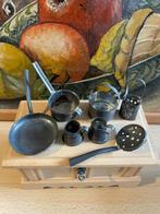 Vintage: jaren '60 Poppenhuis, kookspulletjes, pan, rasp etc, Ophalen of Verzenden, Gebruikt, Poppenhuis