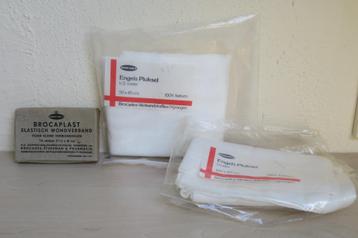 Vintage Brocades verband- en medicijn materiaal beschikbaar voor biedingen