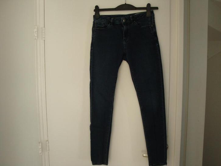 Lange blauwe ONLY jeans. Jeansmaat 28 lengte 32., Kleding | Dames, Spijkerbroeken en Jeans, Zo goed als nieuw, W28 - W29 (confectie 36)
