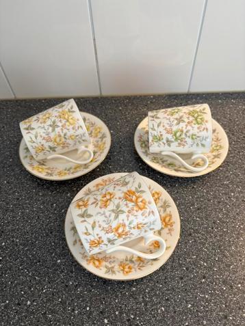 ROYAL ALBERT, “THE ROSE CHINTZ” SERIE, 3 SETS beschikbaar voor biedingen