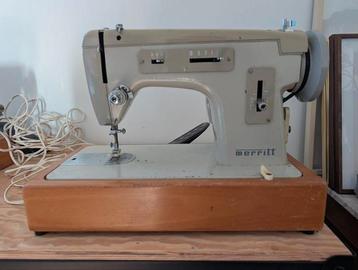 Antieke Merritt Naaimachine – Vintage & Decoratief beschikbaar voor biedingen