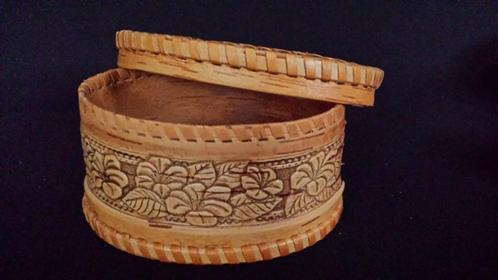 Ovaal Dekseldoosje van BERKENBAST <> Souvenir uit FINLAND, Antiek en Kunst, Kunst | Overige Kunst, Ophalen of Verzenden