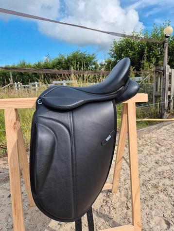 Horka Bello Dressuurzadel 17 inch – Zo goed als nieuw! beschikbaar voor biedingen