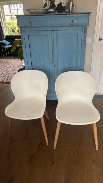 2 stoelen incl kussens beschikbaar voor biedingen